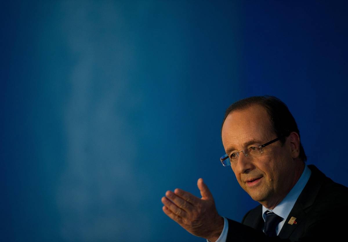 E Hollande fa come Sarkozy: ruspe contro i campi rom